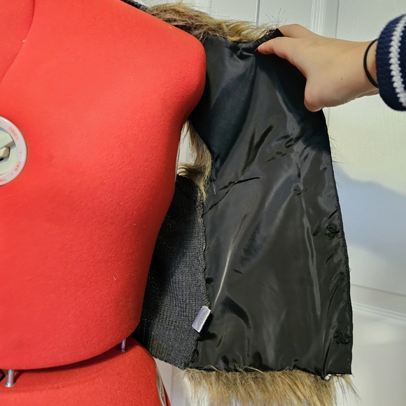 Miss Me Faux Fur Cable Knit Vest - Size L - Picture 12 of 14